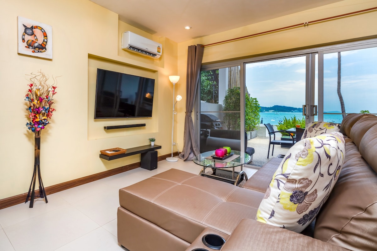 Suite with sauna and jacuzzi on tranquil beach