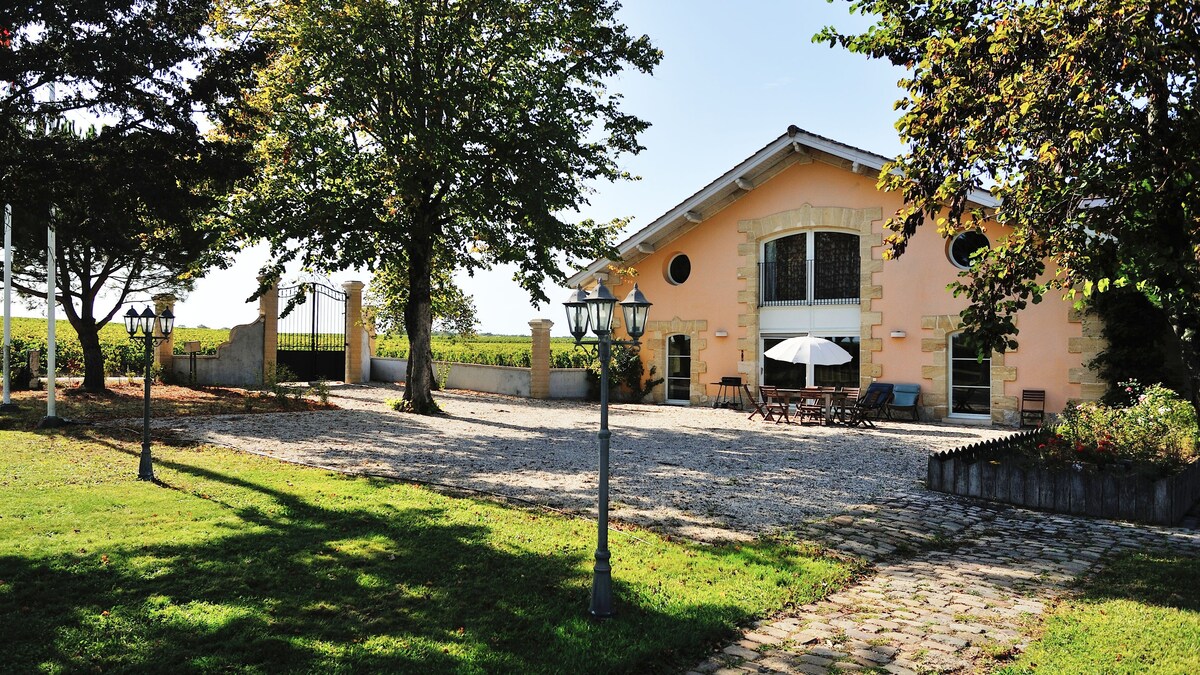家具齐全的房子，位于Margaux葡萄园的中心地带。