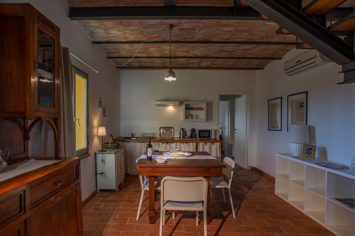 Luminoso Appartamento nella Toscana con Piscina