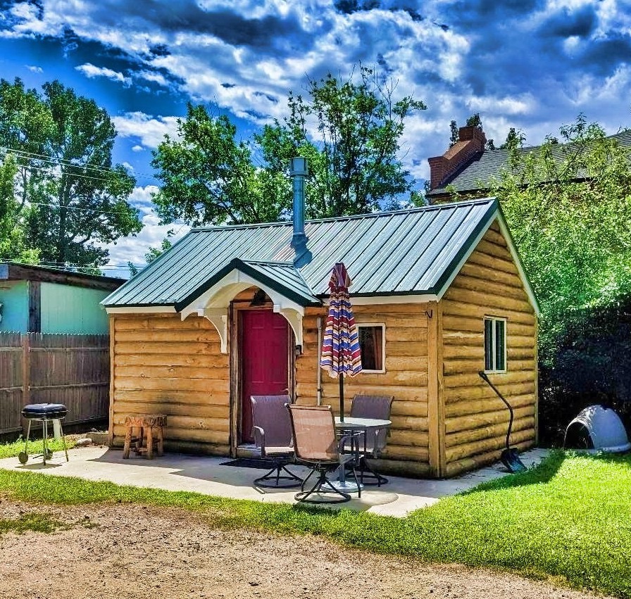 红色小屋的舒适小木屋
允许携带宠物入住，不收宠物服务费！