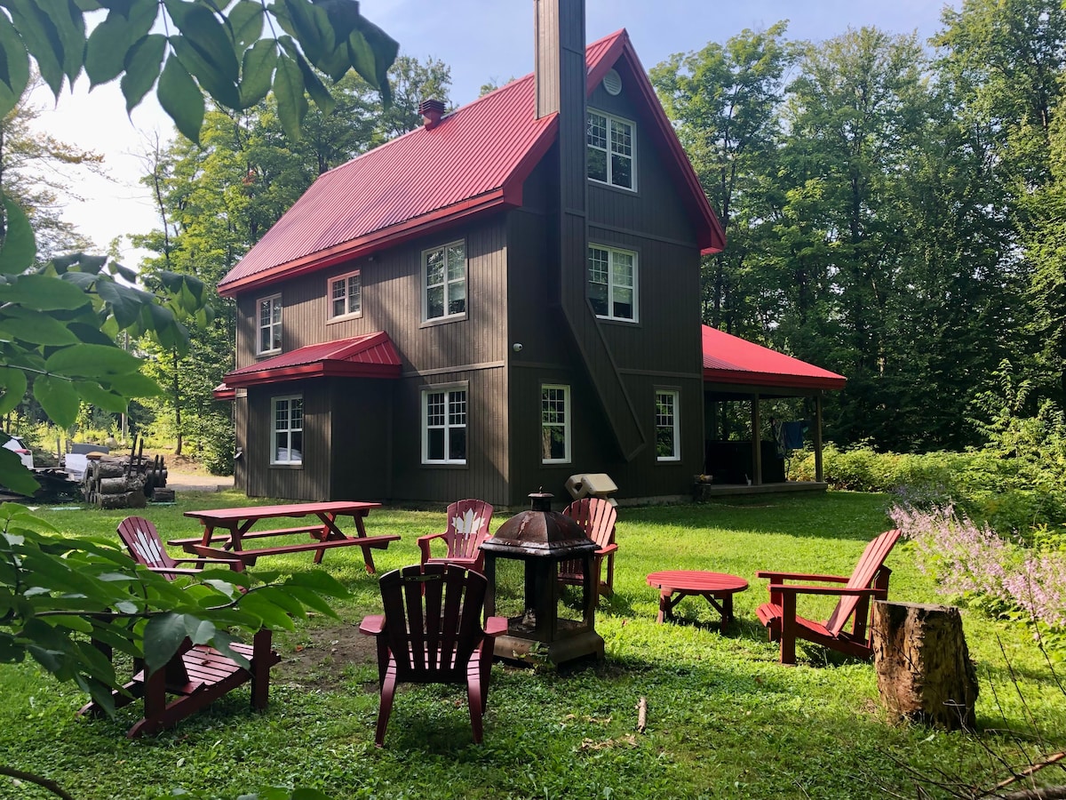 Red Rooftop Chalet