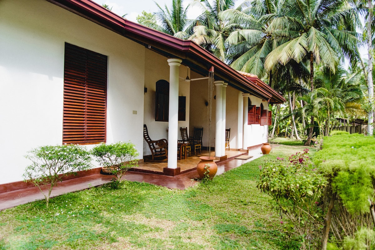 Coconut Treehouse- Villa near Unawatuna beach.