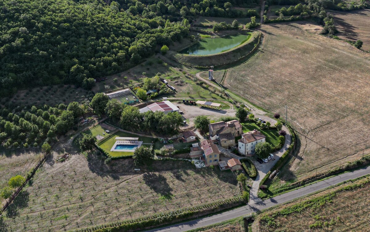 Agriturismo con piscina vicino a Siena e Firenze