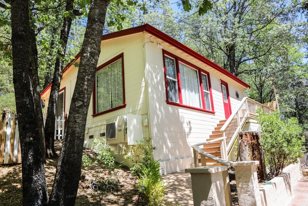 Cute Little House in the Pines-Cobb Mt Loch Lomond