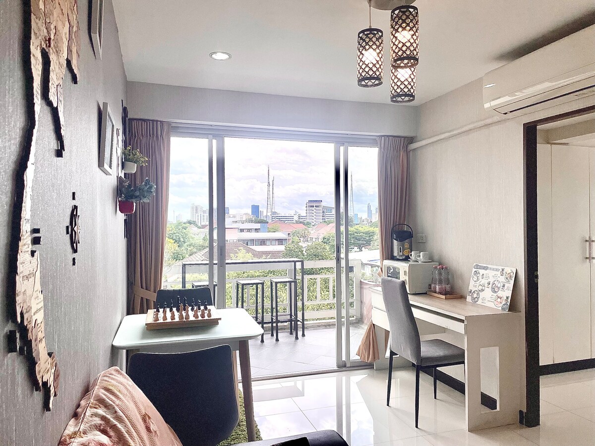 舒适和时髦的2BR/2BATH 套件, MRT Lumpini/Silom