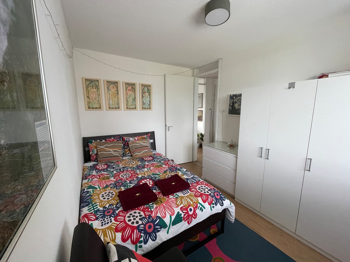 Comfortable & cosy 6th floor room close to center