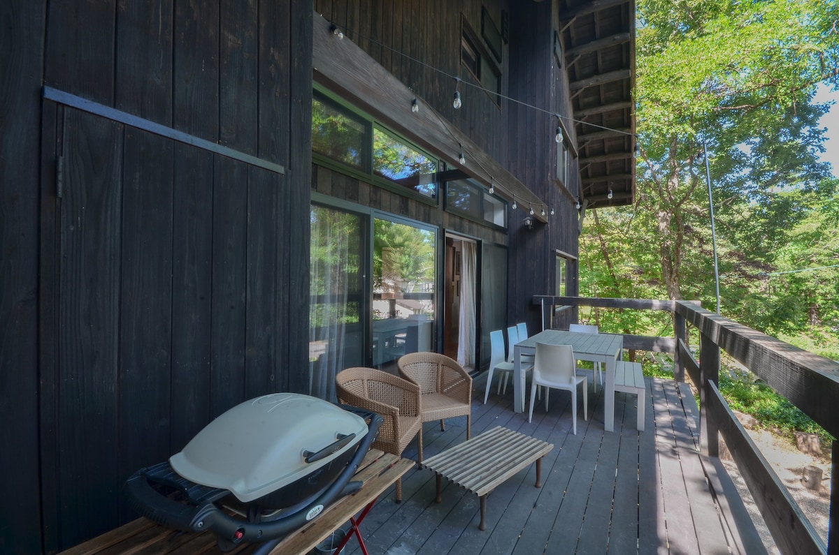 Huset -豪华宽敞的度假木屋，带烧烤平台+花园