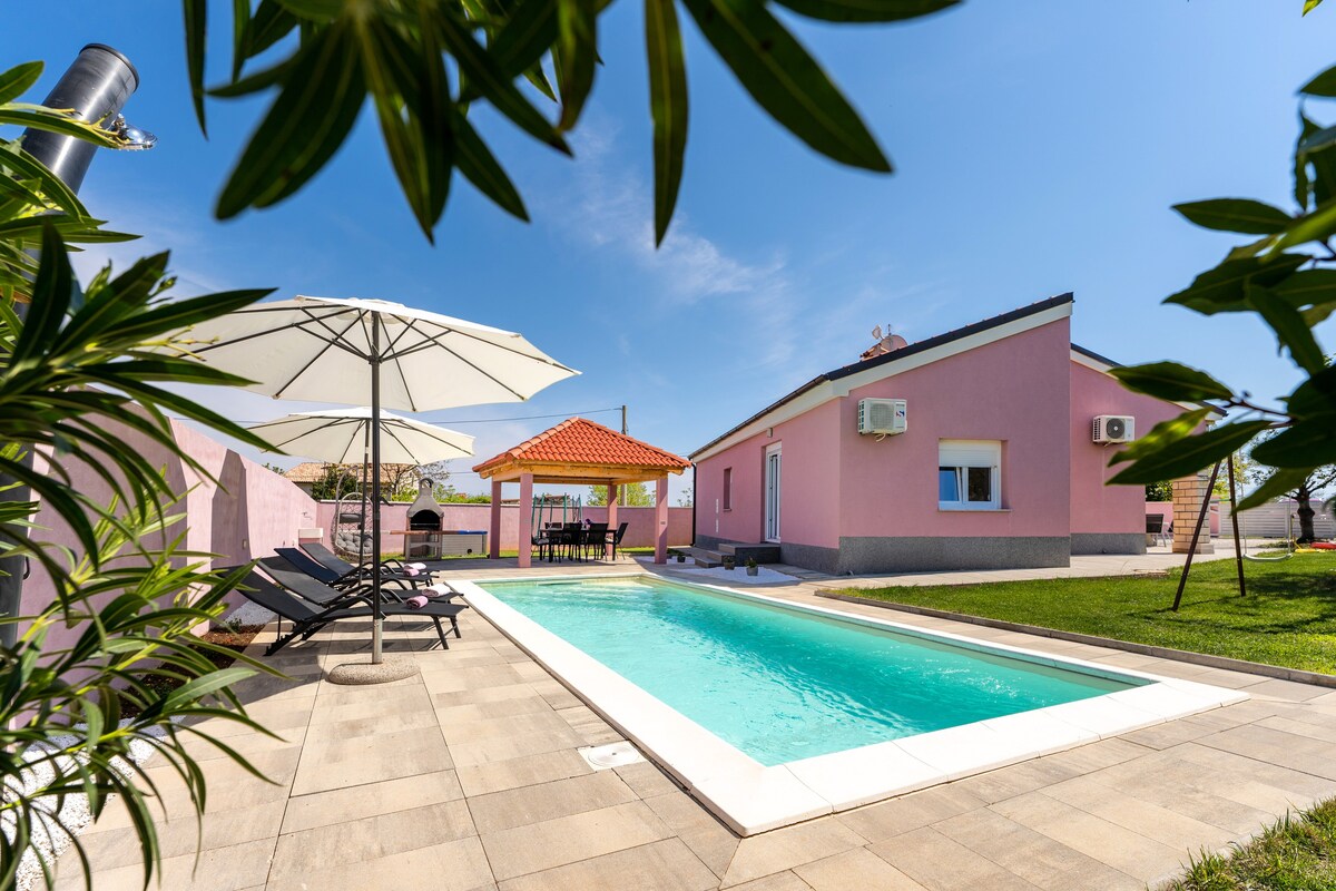Beautifull Villa Lilly with private pool -peaceful