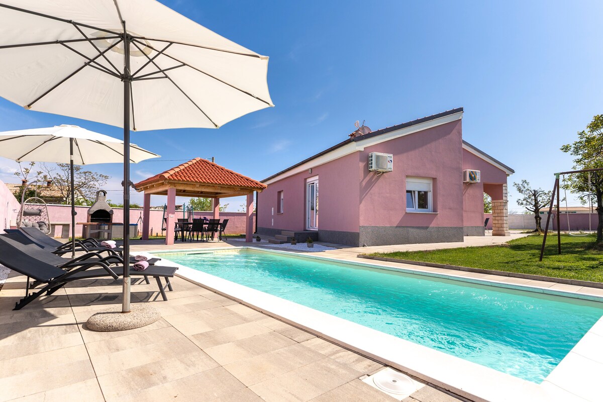 Beautifull Villa Lilly with private pool -peaceful