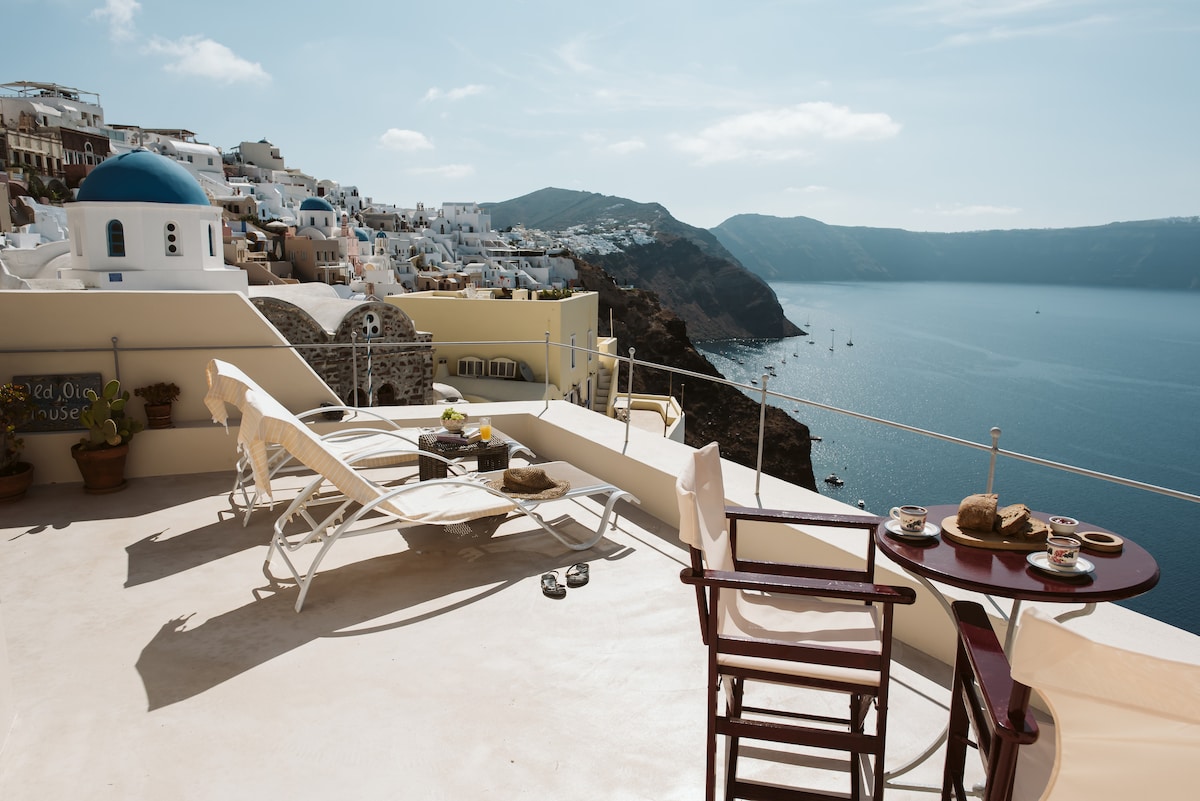 Pano Meria Studio One in Oia