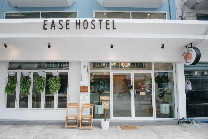 Ease Hostel - Private Room with Shared Bathroom