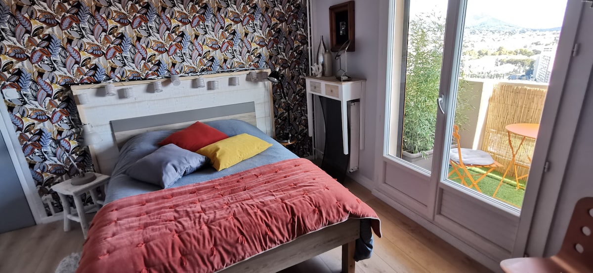 Chambre chez particulier, terrasse, vue mer.