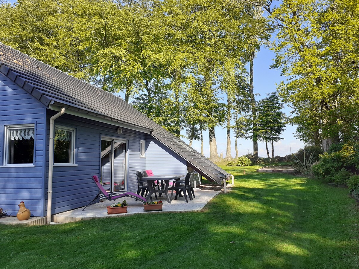 La Maison bleue à la campagne à 6 km de la mer