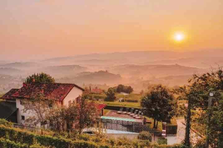 阿迪纳别墅（ Villa Adina ） -巴罗洛山（ Barolo hills ）的全景