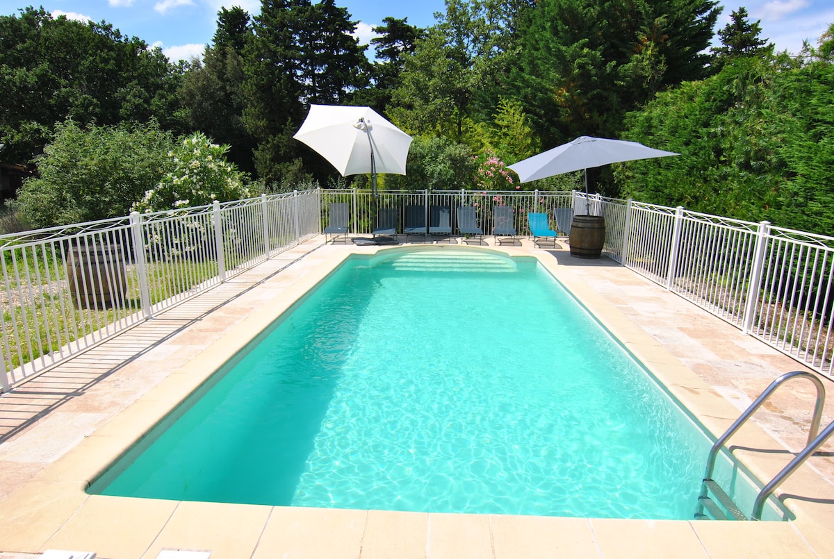 Private house with its own pool on a large estate