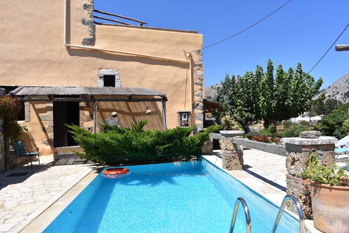 斯法基亚（ Sfakia ）带游泳池的传统别墅