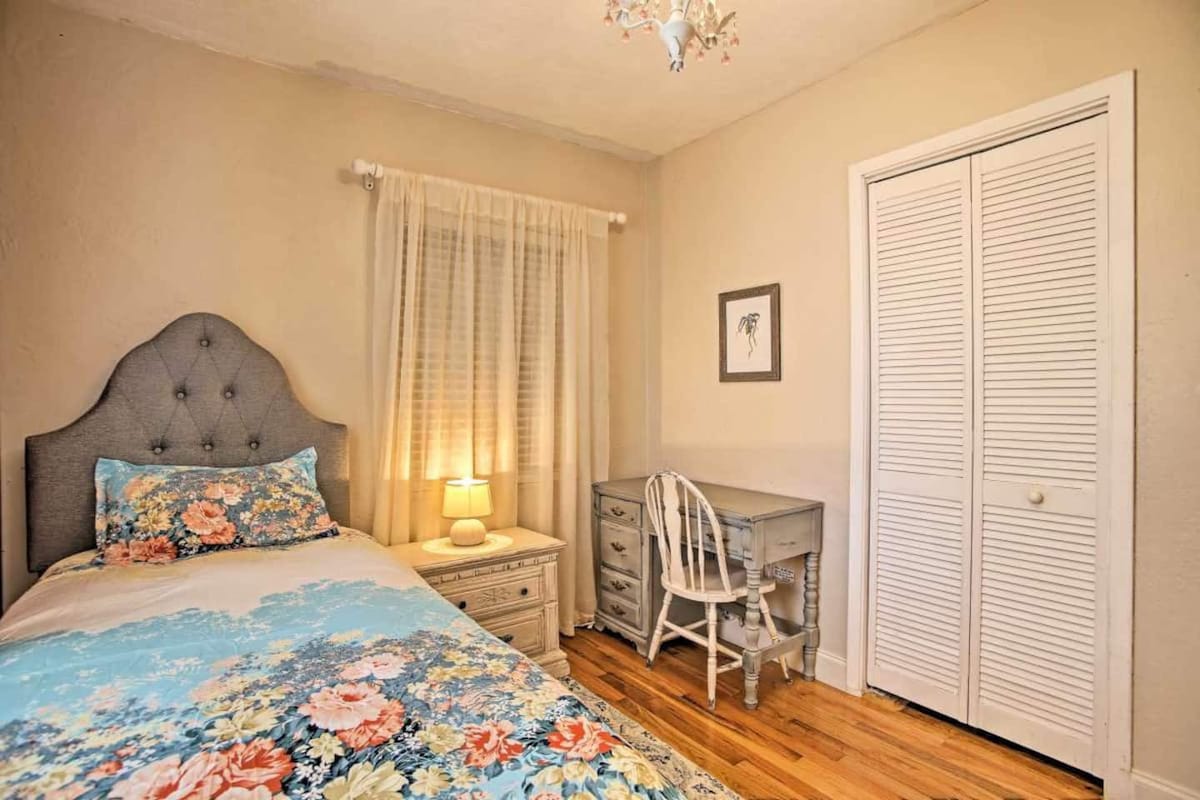Cosy room minutes from Coral Gables and the Grove