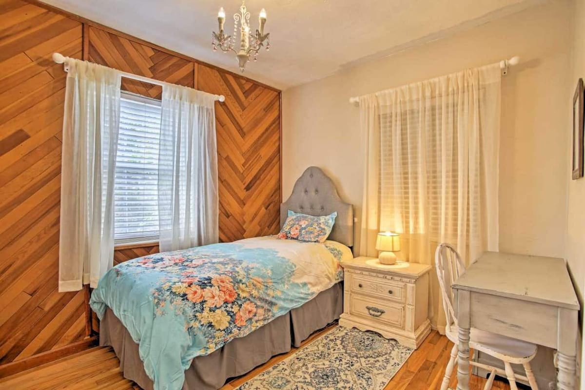Cosy room minutes from Coral Gables and the Grove