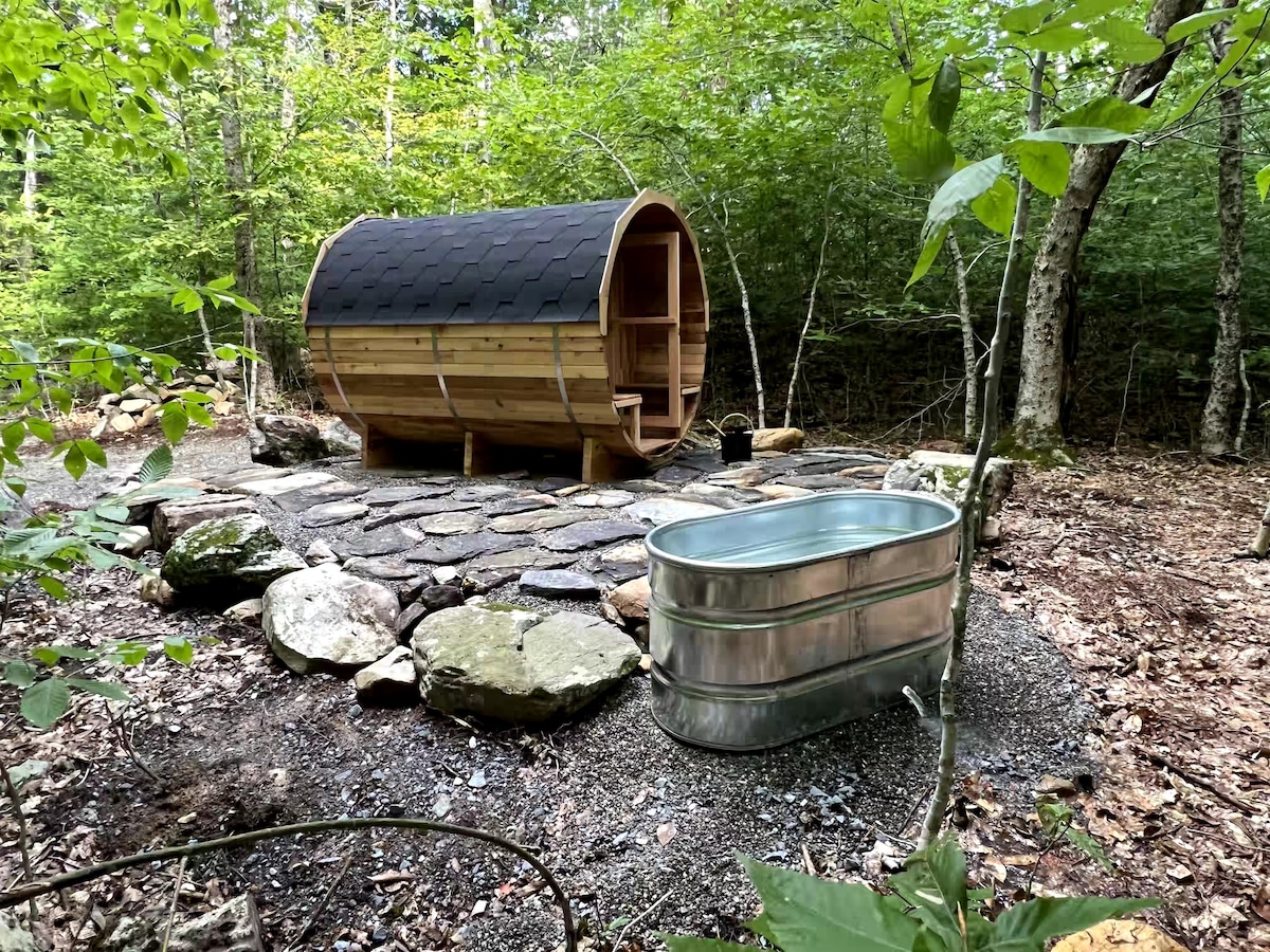 舒适的树屋（ Cozy Retreat in the Trees ）