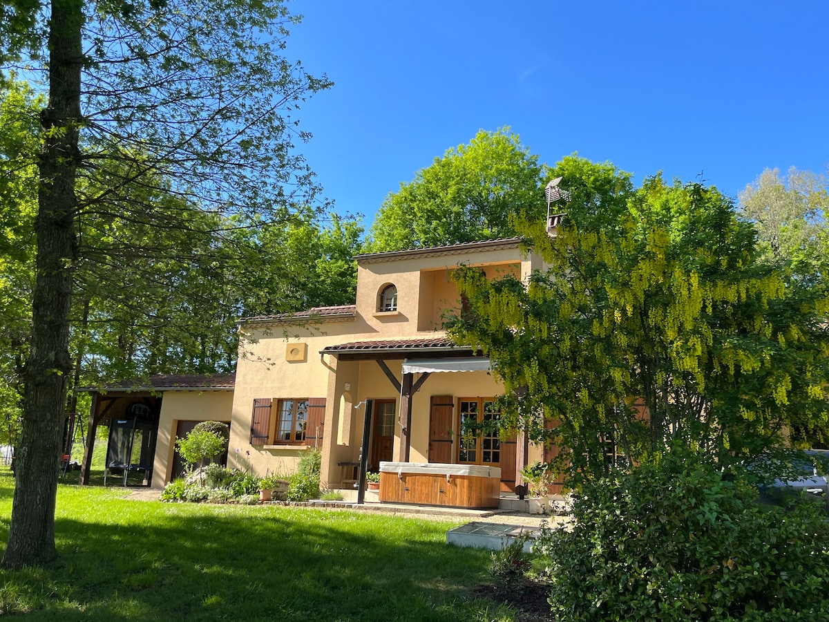 maison de campagne avec SPA en Périgord Pourpre