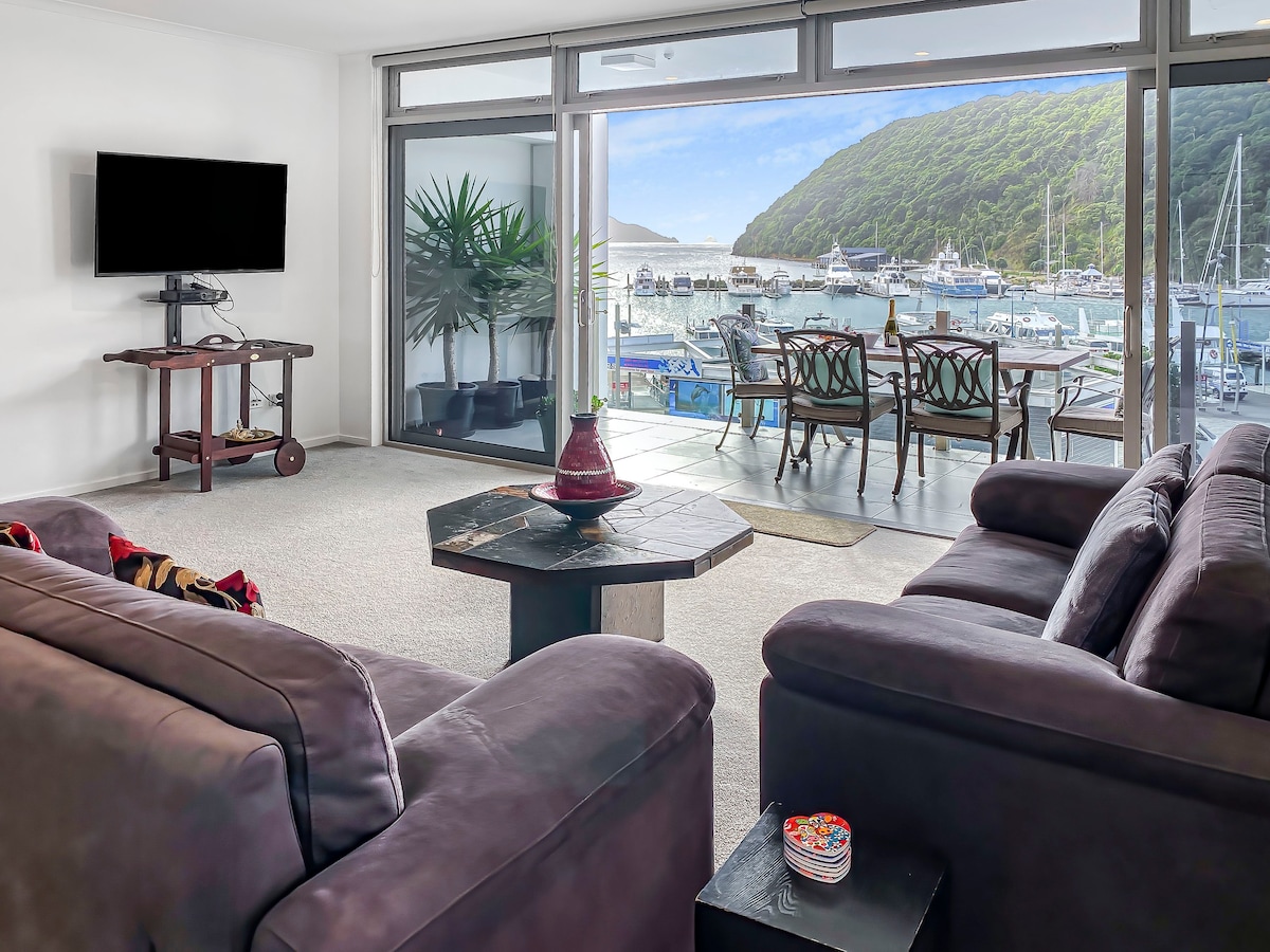 Oxley Marina View One Bedroom公寓