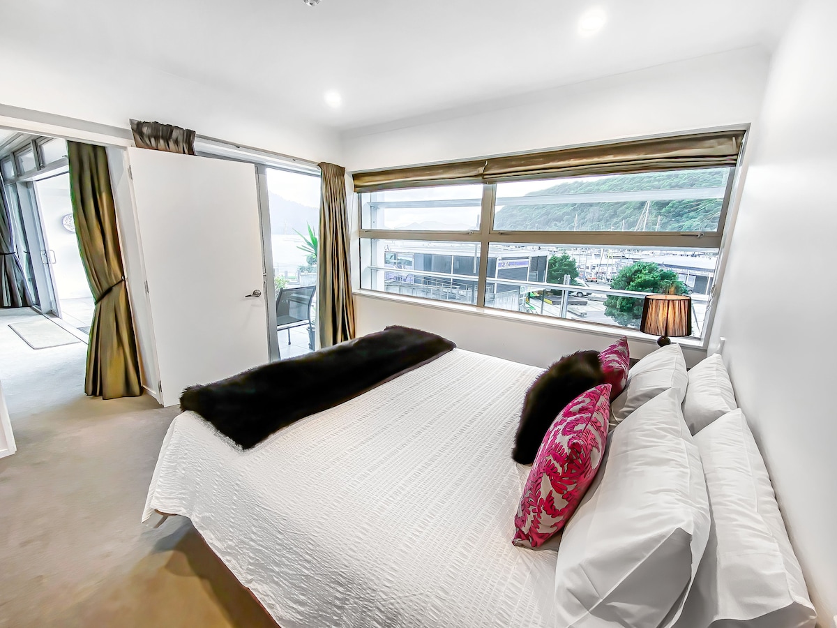 Oxley Marina View One Bedroom公寓