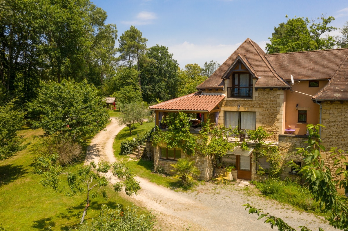 house with natural swimming pool Dordogne