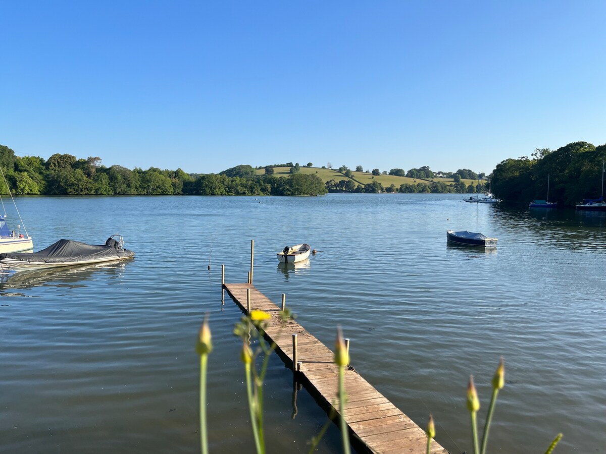 Pool, hot tub & water access nr Dartmouth