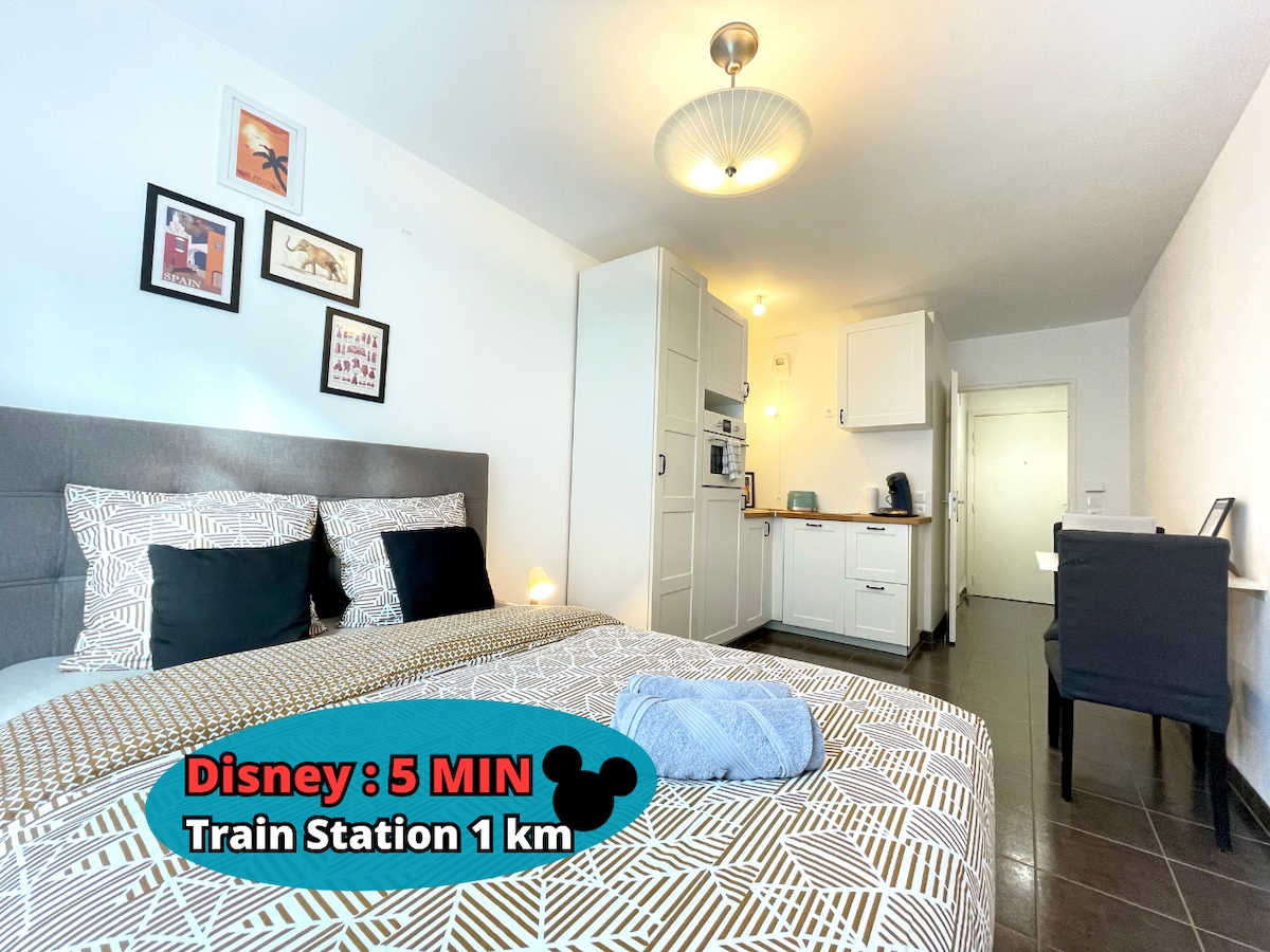 The Tiny Disney 5min / Paris 35 min / Station 6min