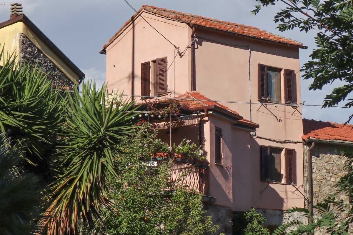 Ca 'Vergì ，位于老村庄的迷人小房子