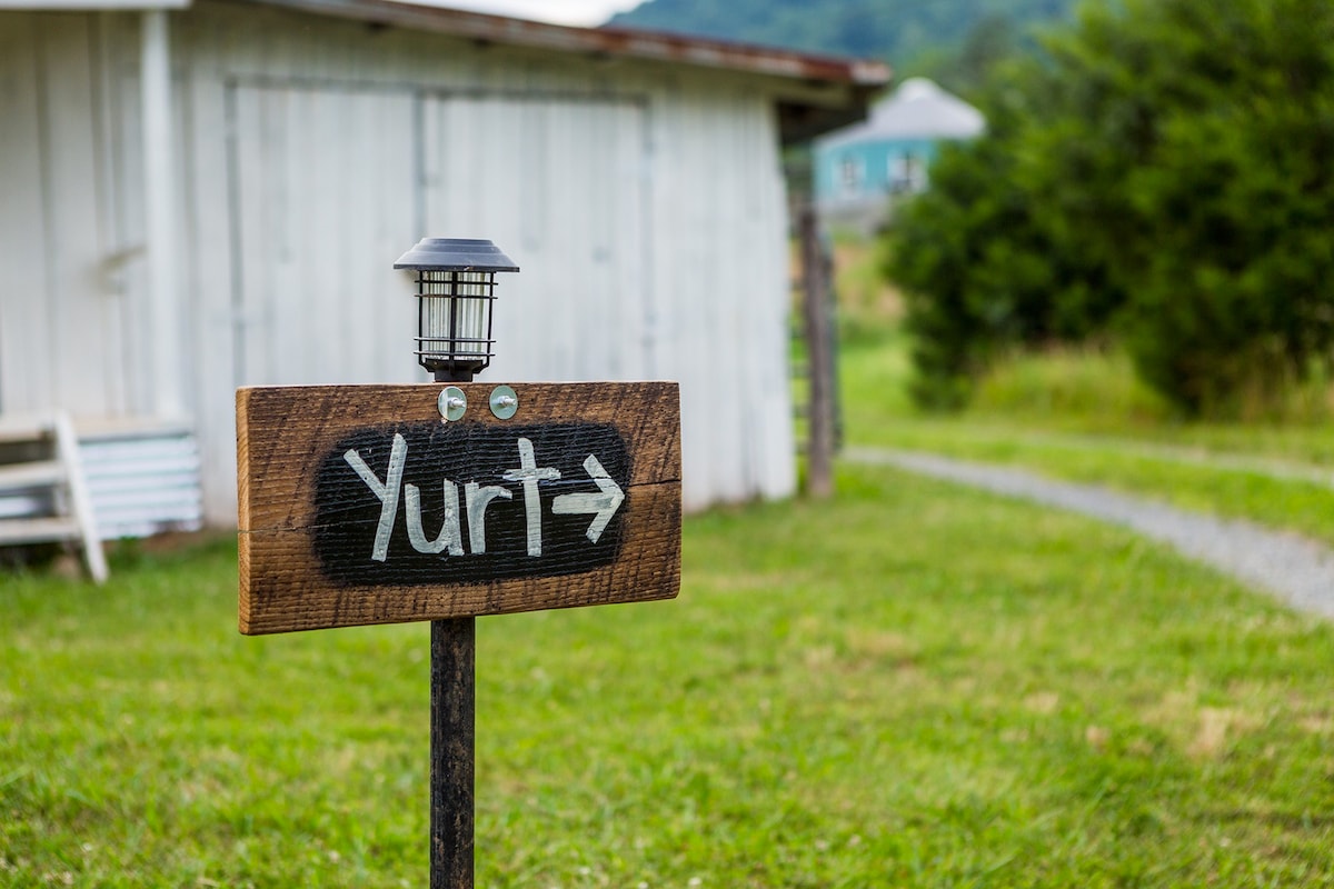 位于蓝岭（ Blue Ridge ）市中心的豪华蒙古包（含热水浴缸）