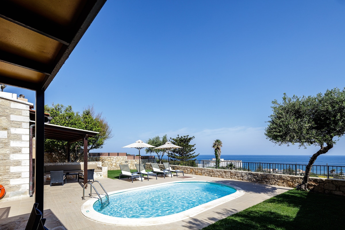 Private Pool w/ Superb Seaview, 500m from sea