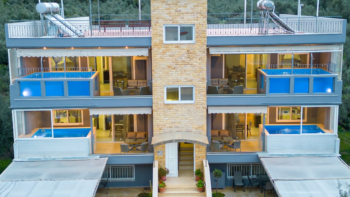 Grand Suites with private pool on the first floor