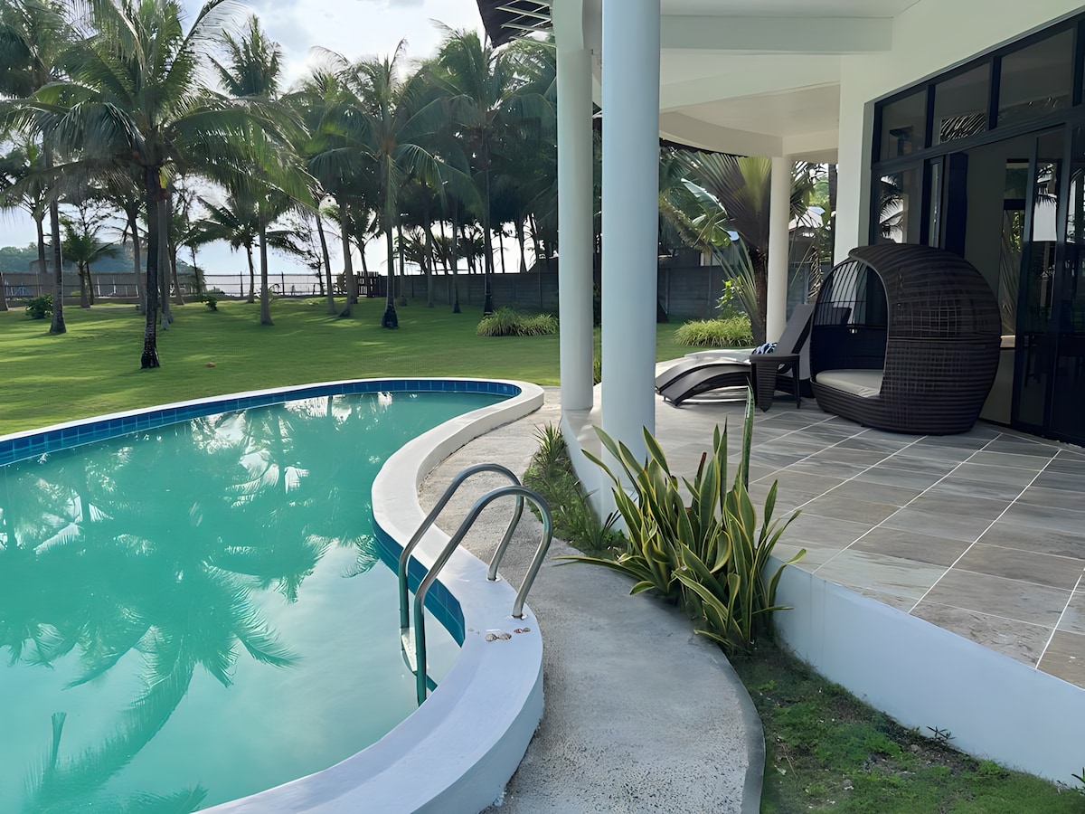 Luxury Villa: Private Pool & Beach Retreat