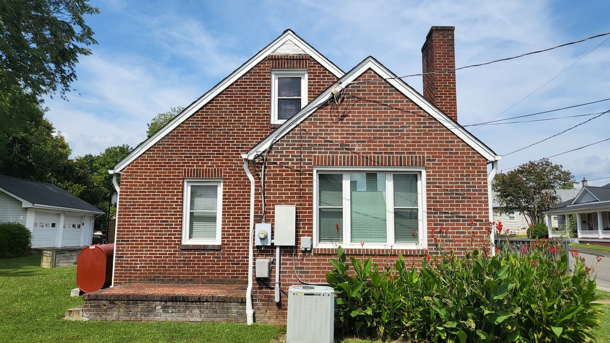 Laura 's Mayberry Home