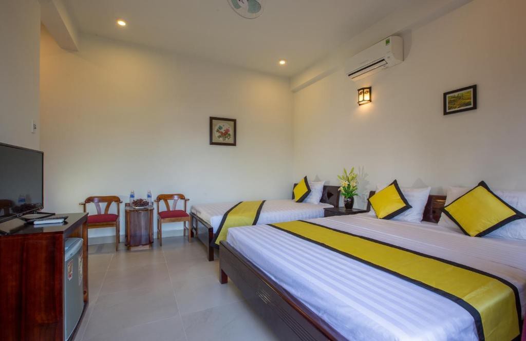 -20% off, Heart of Hoi An,bedroom w/balcony, 3 pax