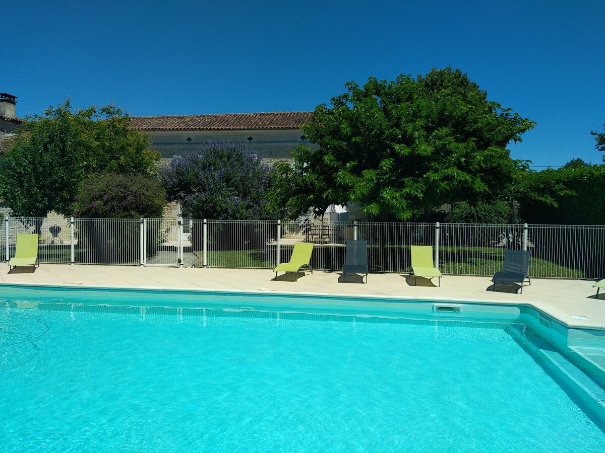 Logis des fins bois Gite Merlot piscine 3*