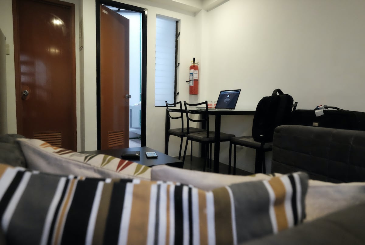 单间公寓2 ：靠近SM、标准双人床、无线网络、干净舒适