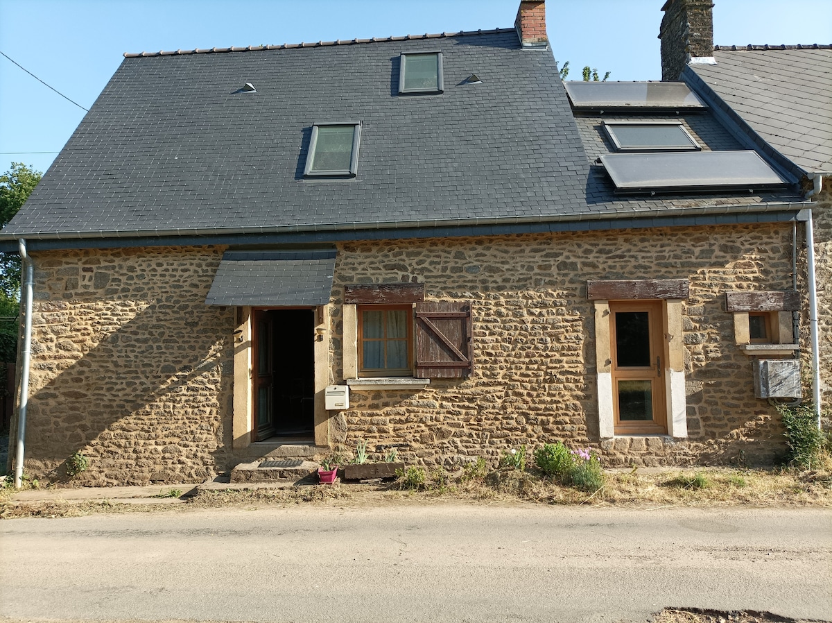 Petite chaumière à la campagne Nord Mayenne