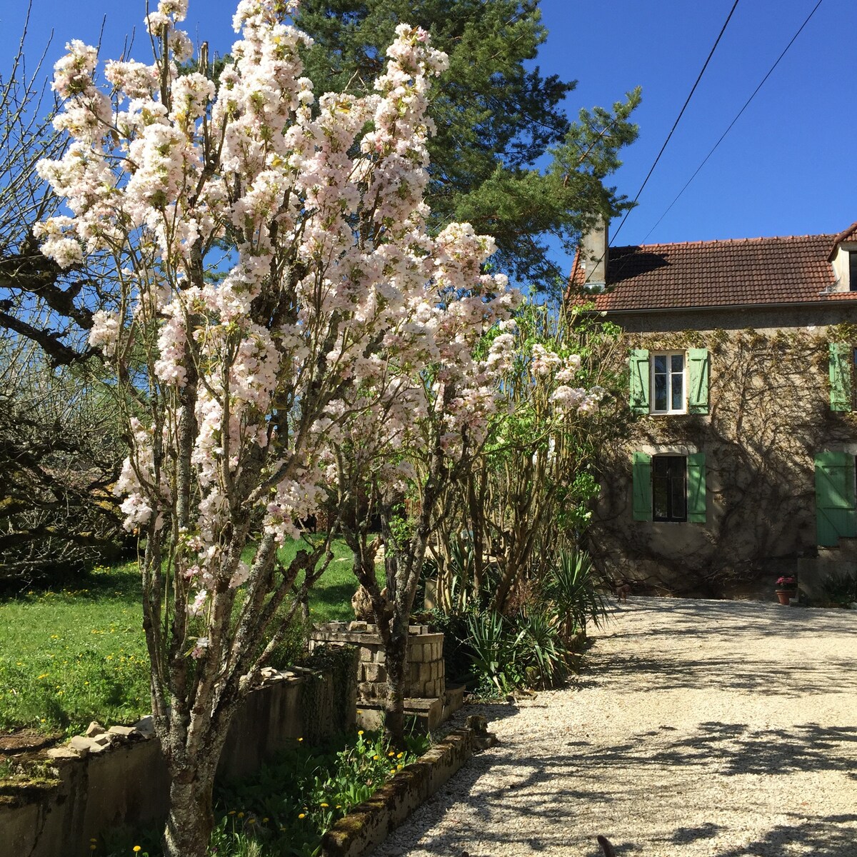 Maison de campagne en Bourgogne au charme ancien