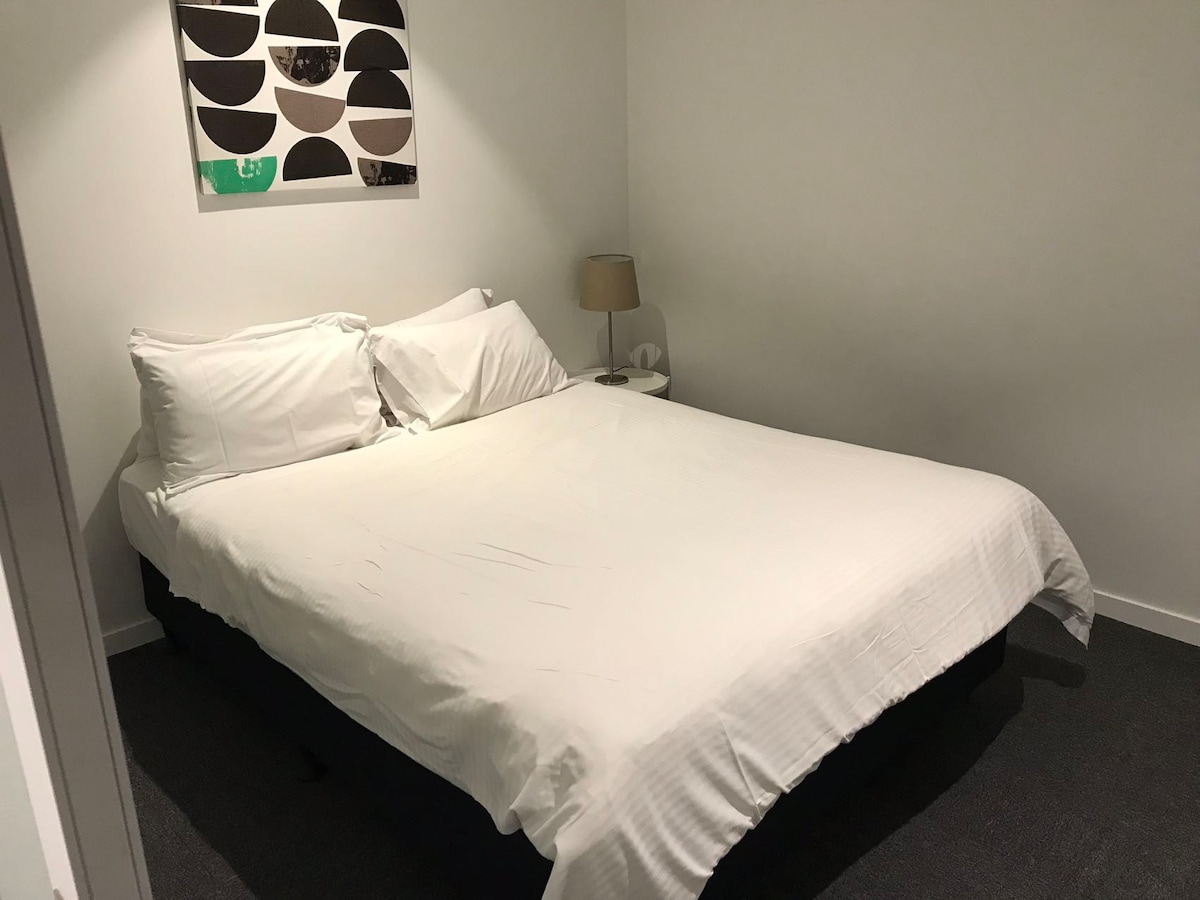 The Fifth, One Bed Apartment in Melb City F2709