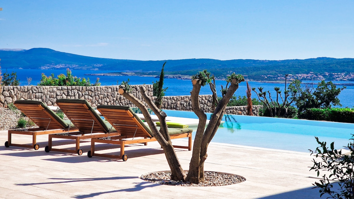 Hideaway Crikvenica ，可欣赏海景和私人泳池