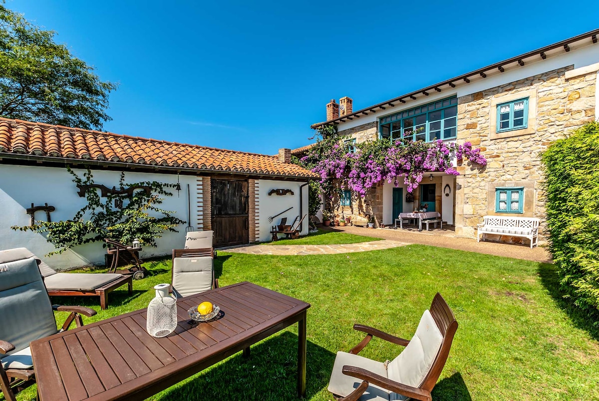 Casa tradicional en la costa asturiana