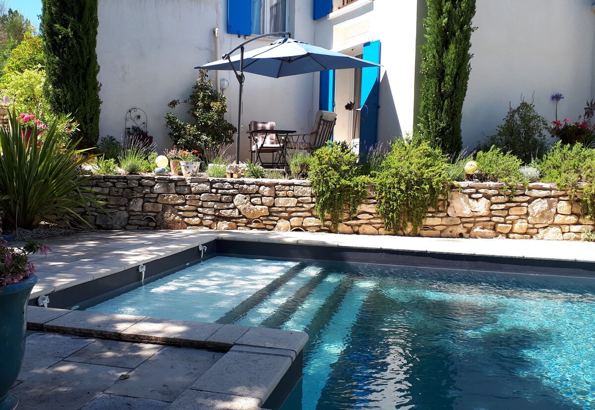Large studio for 2 with pool “ les romarins”