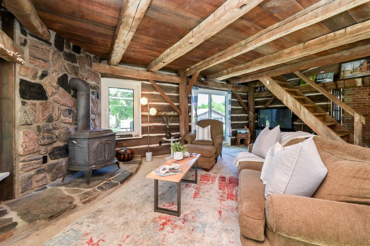 Mono - Charming, Rustic 150 Year Carriage House