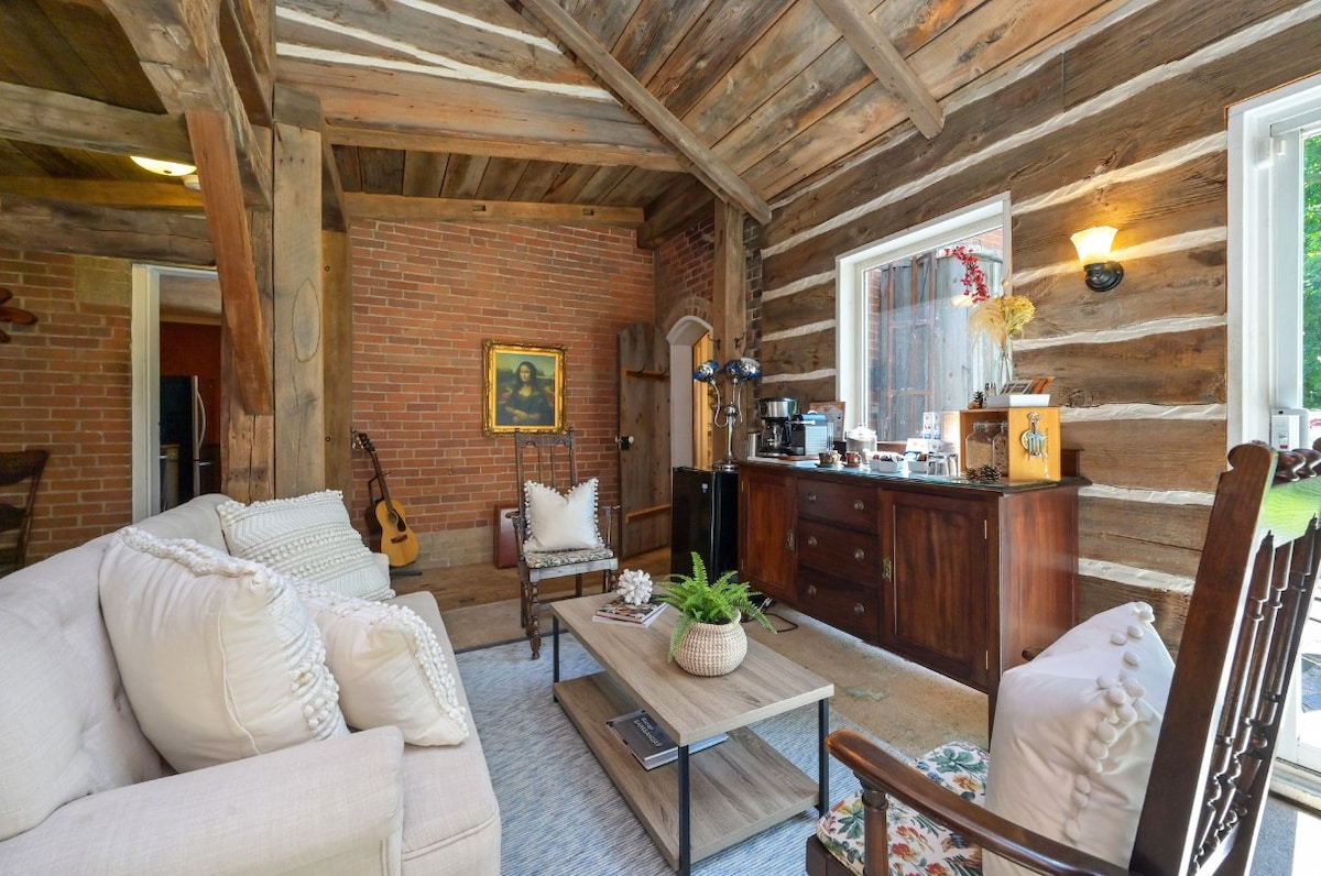 Mono - Charming, Rustic 150 Year Carriage House