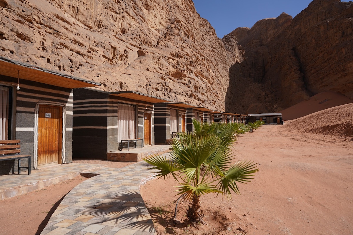 Traditional Deluxe Tent in Wadi Rum Desert