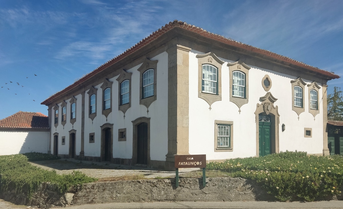 CASA FATAUNÇOS MANOR HOUSEW ，带泳池