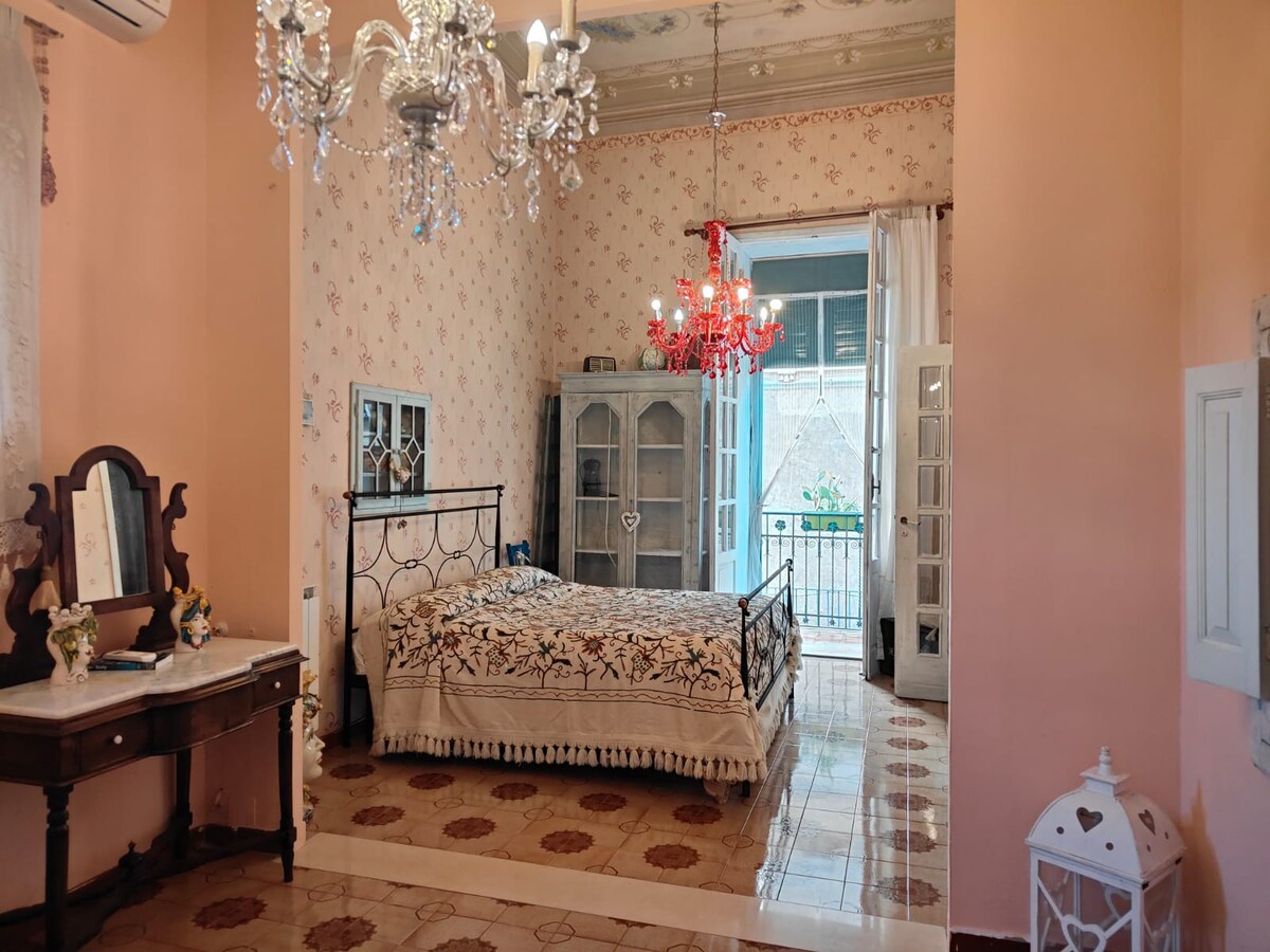 Charming apartment on Etna with ceiling frescoes