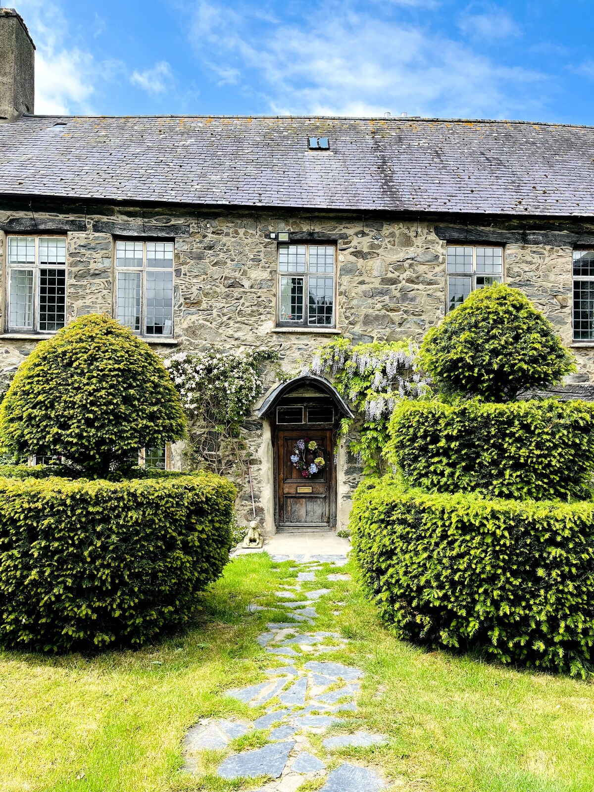 Historic Conwy Valley Farm House独一无二的住宿加早餐